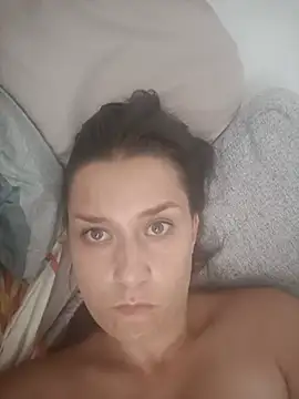Bullhorygirl webcam