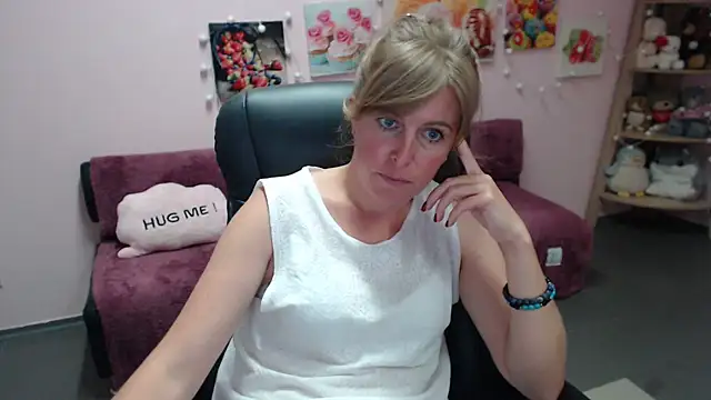 Hot_Milady live cam on StripChat