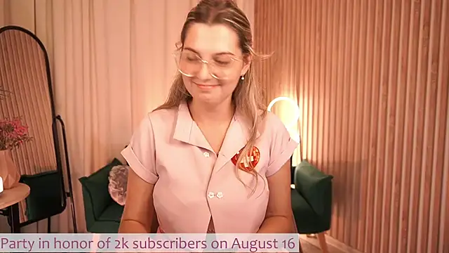 LucreciaStorm webcam