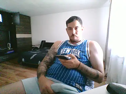 DaNNyeL016 live cam on StripChat