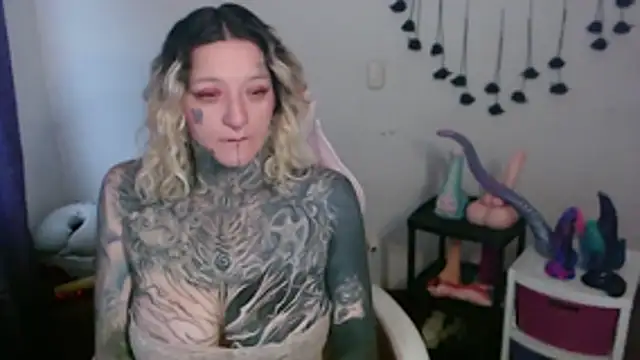SLOPPYTITSS live cam on StripChat