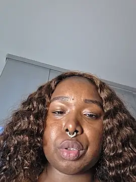 tanishaevans (F young) - get naked+squirt show