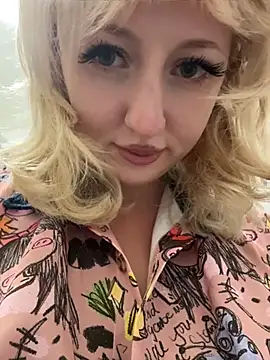 RonnieKiss live cam on StripChat