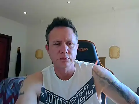 TroyDieselXXX live cam on StripChat