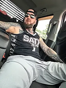 Beardedtattood Live Webcam on Stripchat