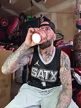 Beardedtattood live cam on StripChat