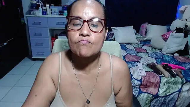 pervert_mommy_ - Pervert_mommy_'s free webcam - UK Sex Cams