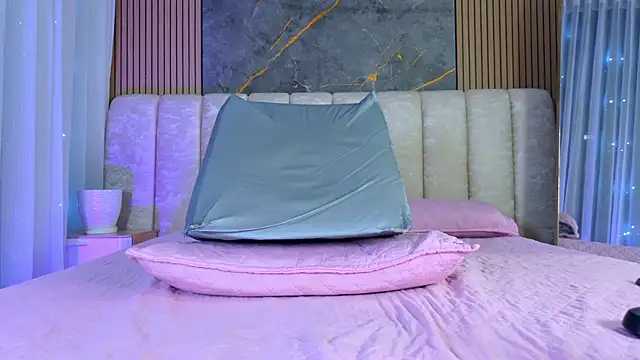 mia_scot webcam