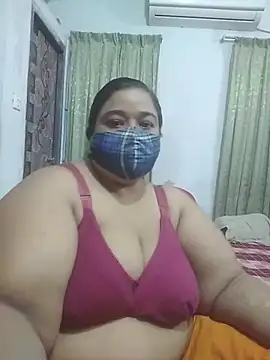 momo_loves webcam