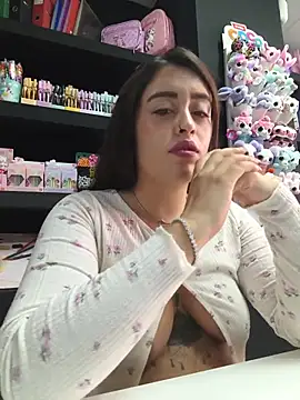 MissNyraSecret webcam