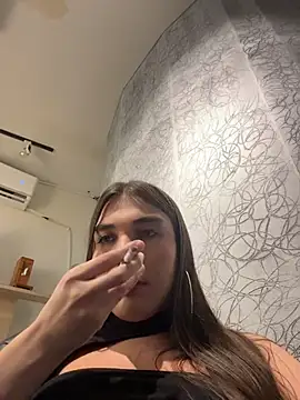 saracaball_ webcam