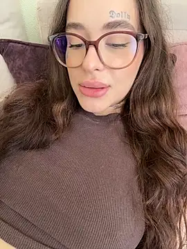 fuckdoll_18 live cam on StripChat