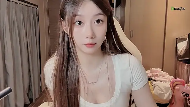 Makinghappymyself_ webcam