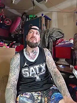 Beardedtattood live cam on StripChat