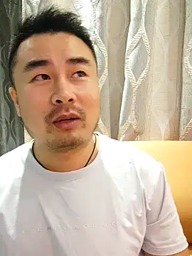 guozuo Live Webcam on Stripchat
