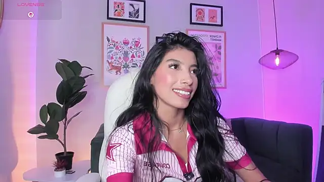 Tiffany_Low webcam