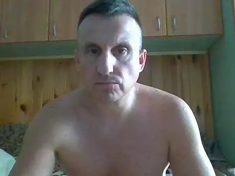 Maksymilian1 live cam on StripChat