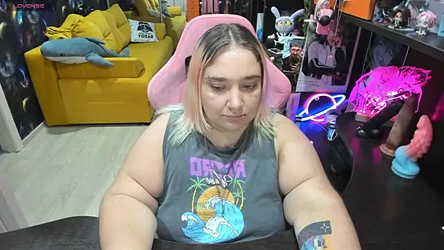 Softie_Sofy live cam on StripChat