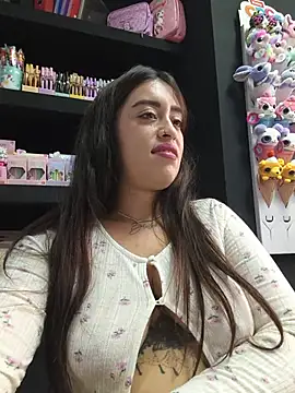 MissNyraSecret webcam