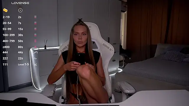 eVvushka live cam on StripChat