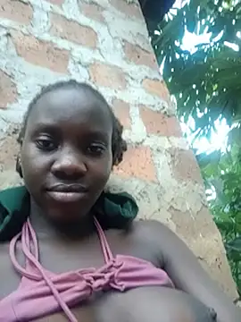 Black_juicy24 webcam