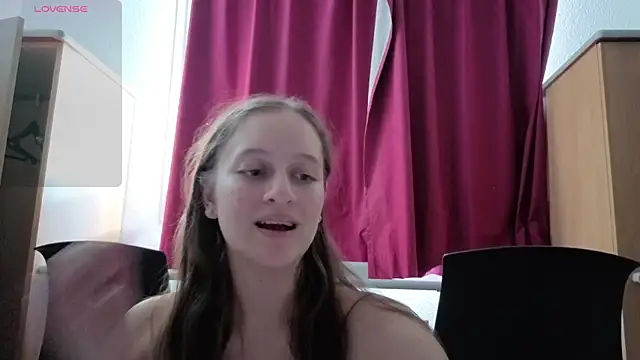 SoftieSophie webcam