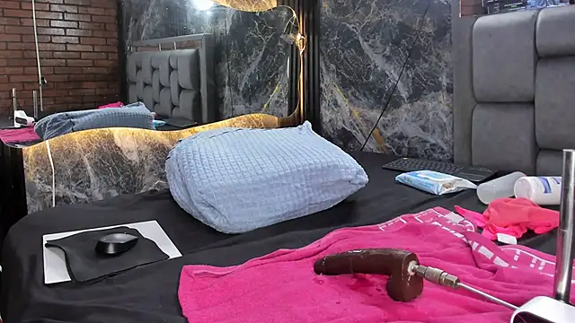 Couple_Gold69