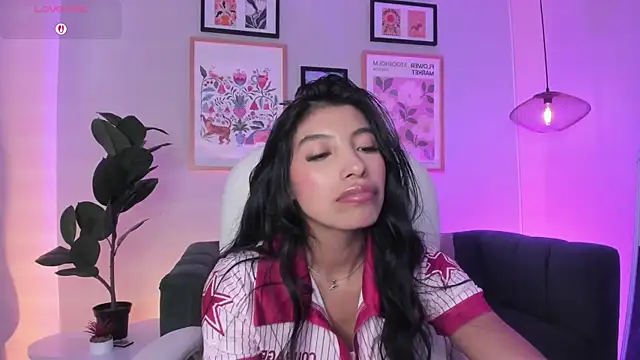 Tiffany_Low webcam