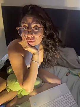 SweetHushviolet webcam