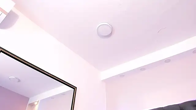 Adelehottman webcam