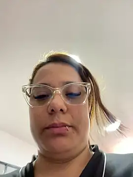 Pretty__Milf webcam