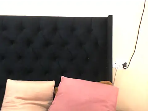 EbonySkyeXX webcam