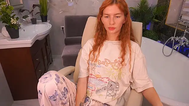 Nicol_Moonn webcam