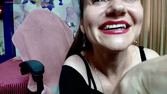AriaGray live cam on StripChat