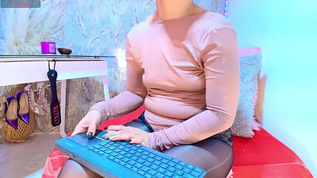 miss_rouss22_ webcam