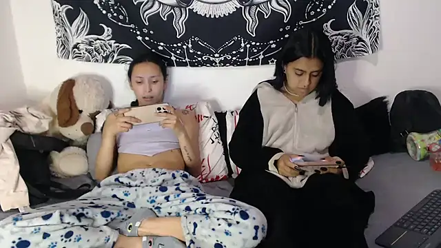 emily_n_abby webcam