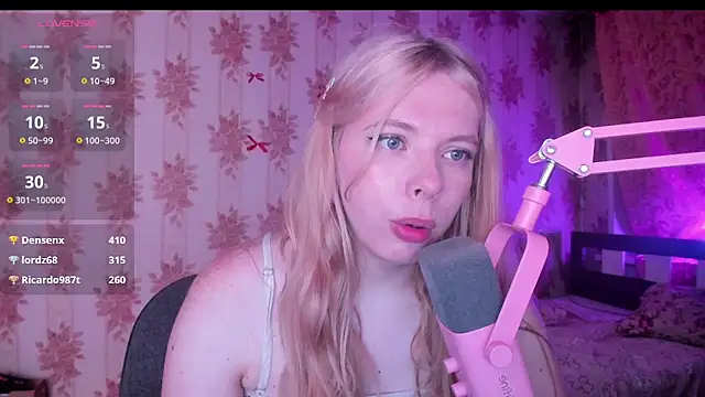 Cutie_Bambi webcam