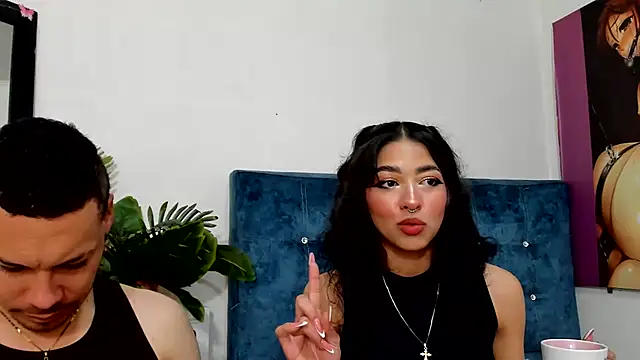 Aronandmoli69 webcam