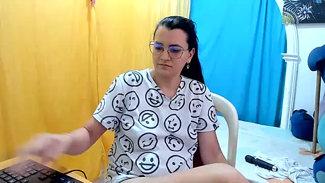 MARILYN_GARCIA live cam on StripChat