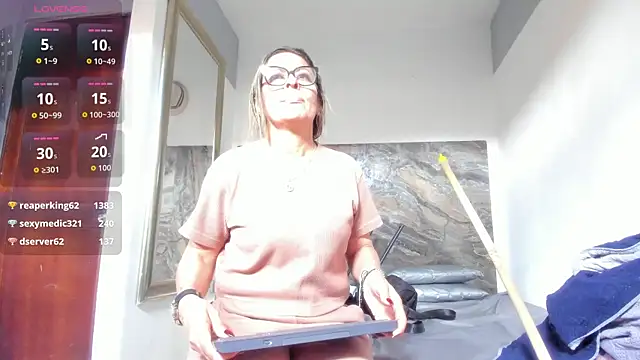 Agatha_Pleasure webcam
