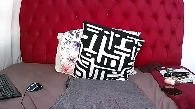 CurvyQueenx2 webcam