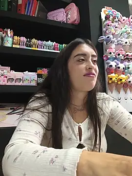 MissNyraSecret webcam
