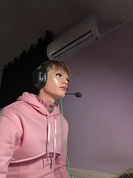 FemboyShow webcam