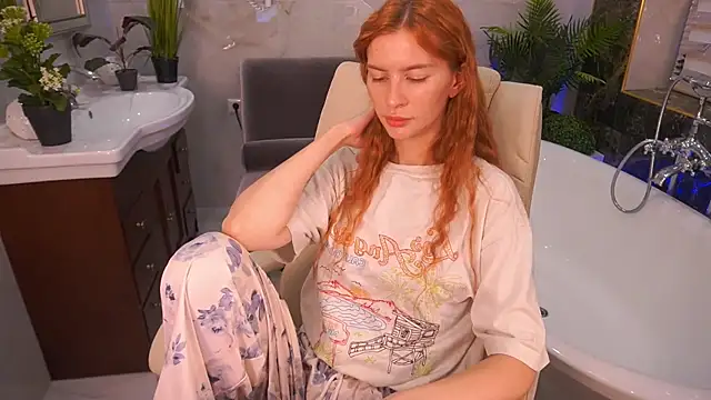 Nicol_Moonn webcam