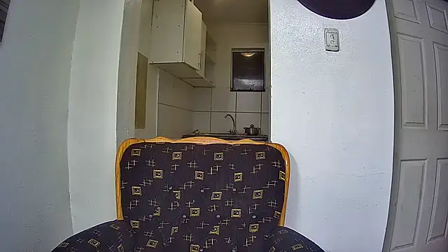 GoldenPussyXOXO webcam