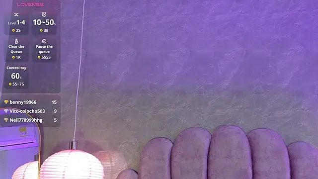 Bella-Sanders webcam