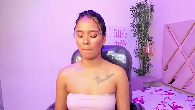 Ivonne_Latina webcam