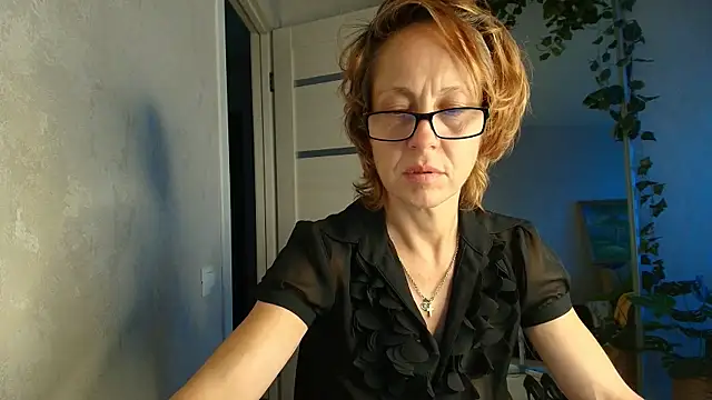 LioraWeiss live cam on StripChat
