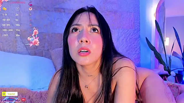 AlannaJoness webcam