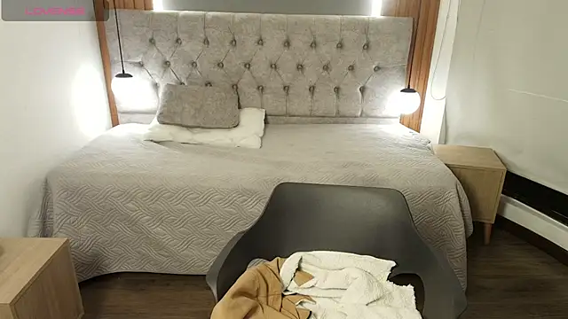 VictoriaLuxee_ webcam